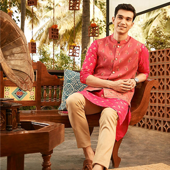 https://www.weardropz.com/products/men-magenta-pink-golden-floral-printed-thread-work-floral-kurta-2