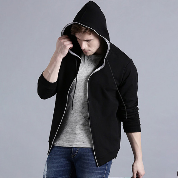 https://www.weardropz.com/products/men-black-solid-hooded-sweatshirt