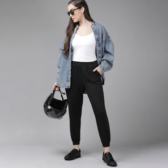 https://www.weardropz.com/products/women-black-solid-straight-fit-cropped-joggers