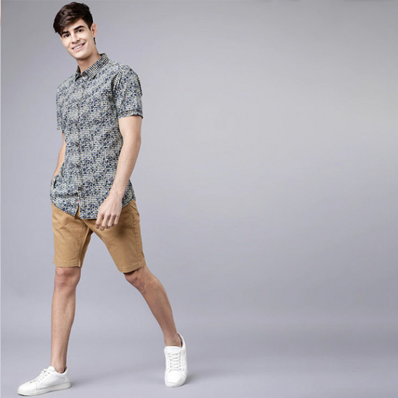 https://www.weardropz.com/products/men-khaki-solid-slim-fit-regular-shorts